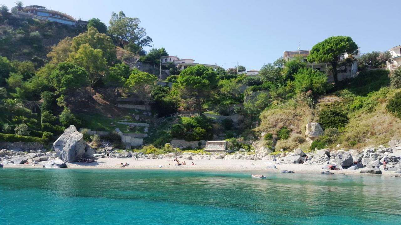 La Dimora Degli Artisti Bed & Breakfast Catanzaro Bagian luar foto